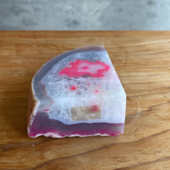 Geode bookend or shelf decor “pink” - Picture 5 of 9